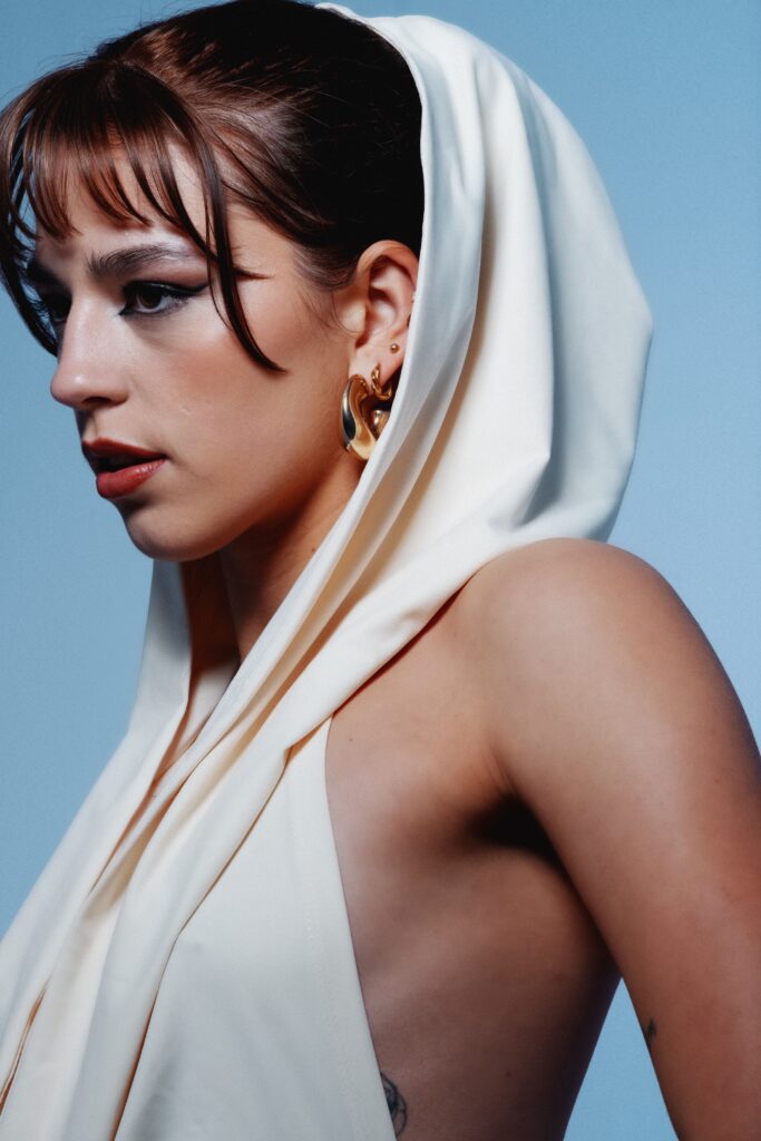 Facetune_12-12-2025-12-15-23